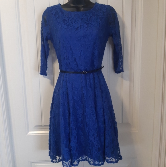 Lace dress - Picture 1 of 4